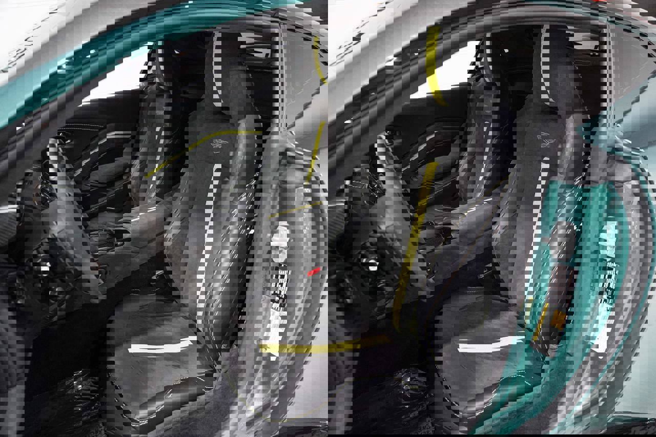 Used 2023 Aston Martin V8 Vantage Coupe image 9