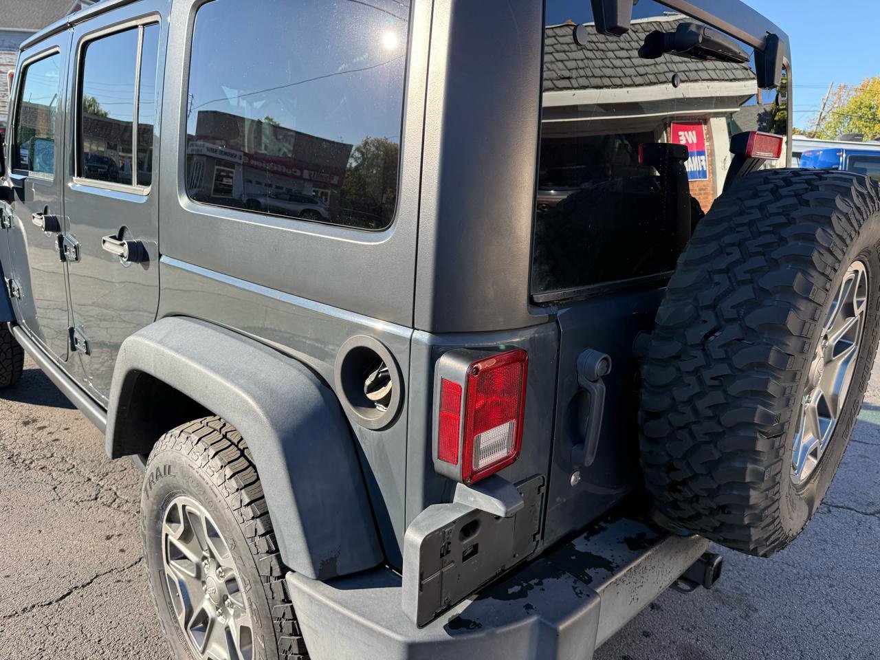 Used 2018 Jeep Wrangler Unlimited Rubicon w/ Connectivity Group AWD/4WD image 12