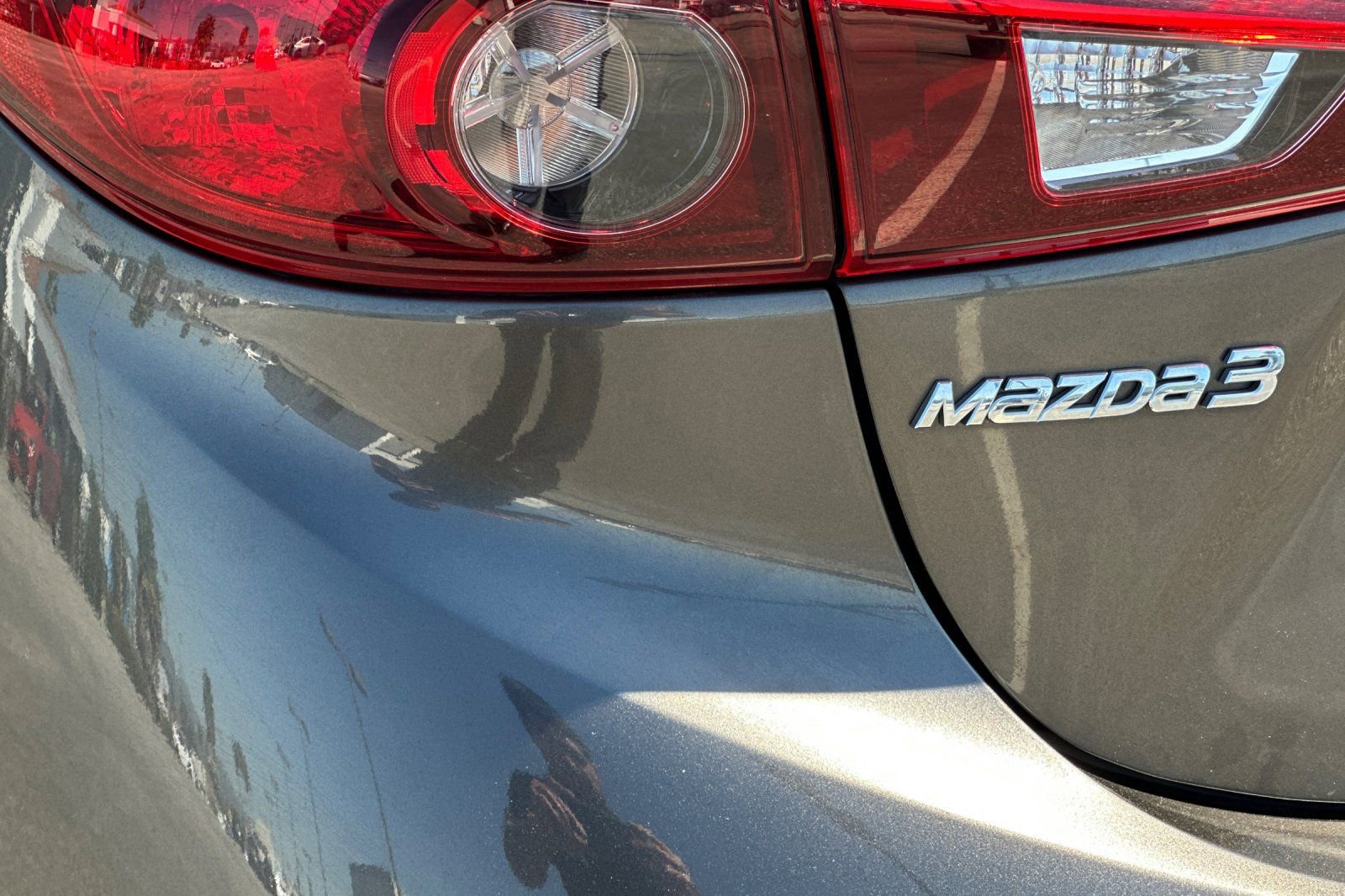 Used 2018 MAZDA MAZDA3 Touring image 28