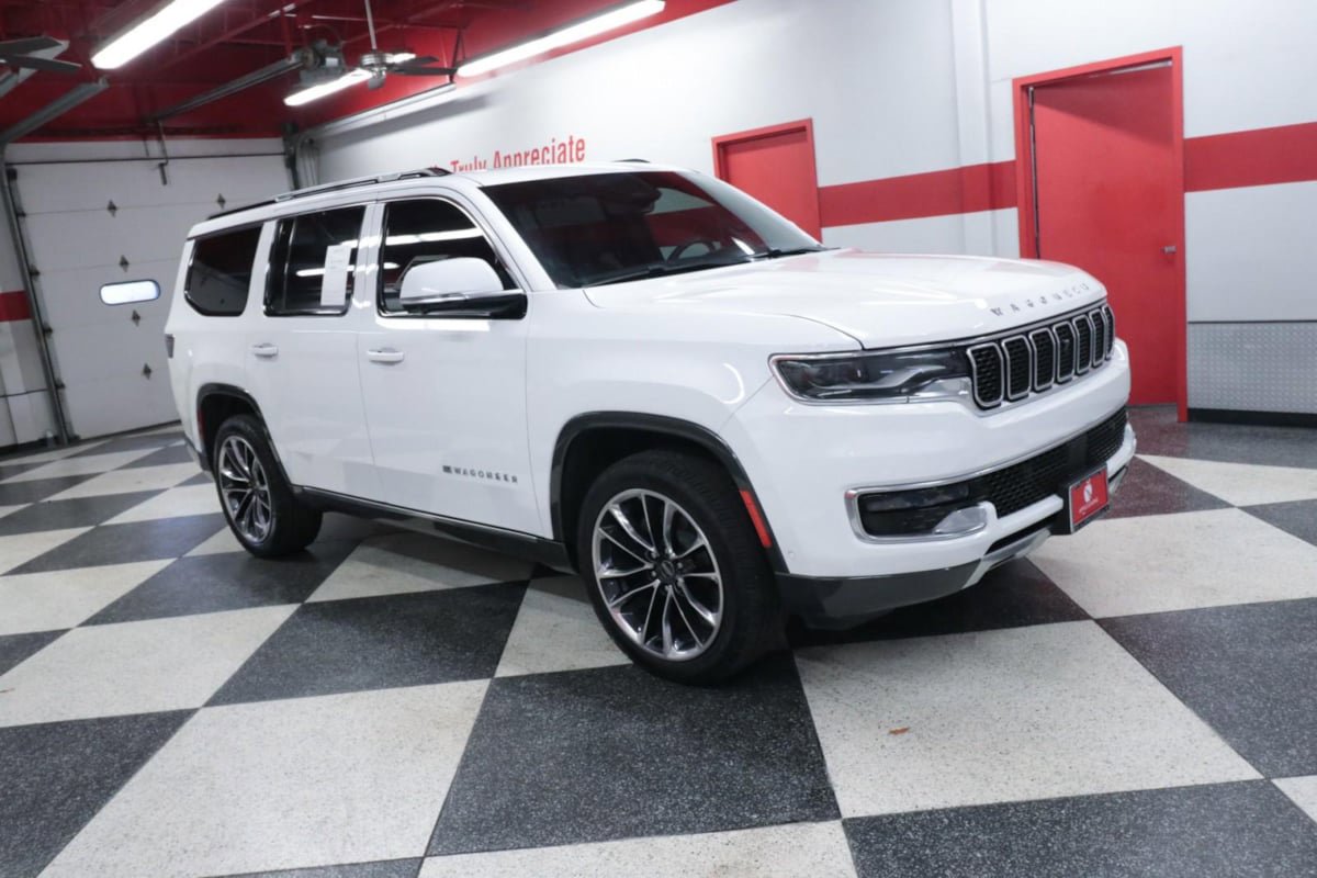 Used 2022 Jeep Wagoneer Series III w/ Premium Group I RWD image 3