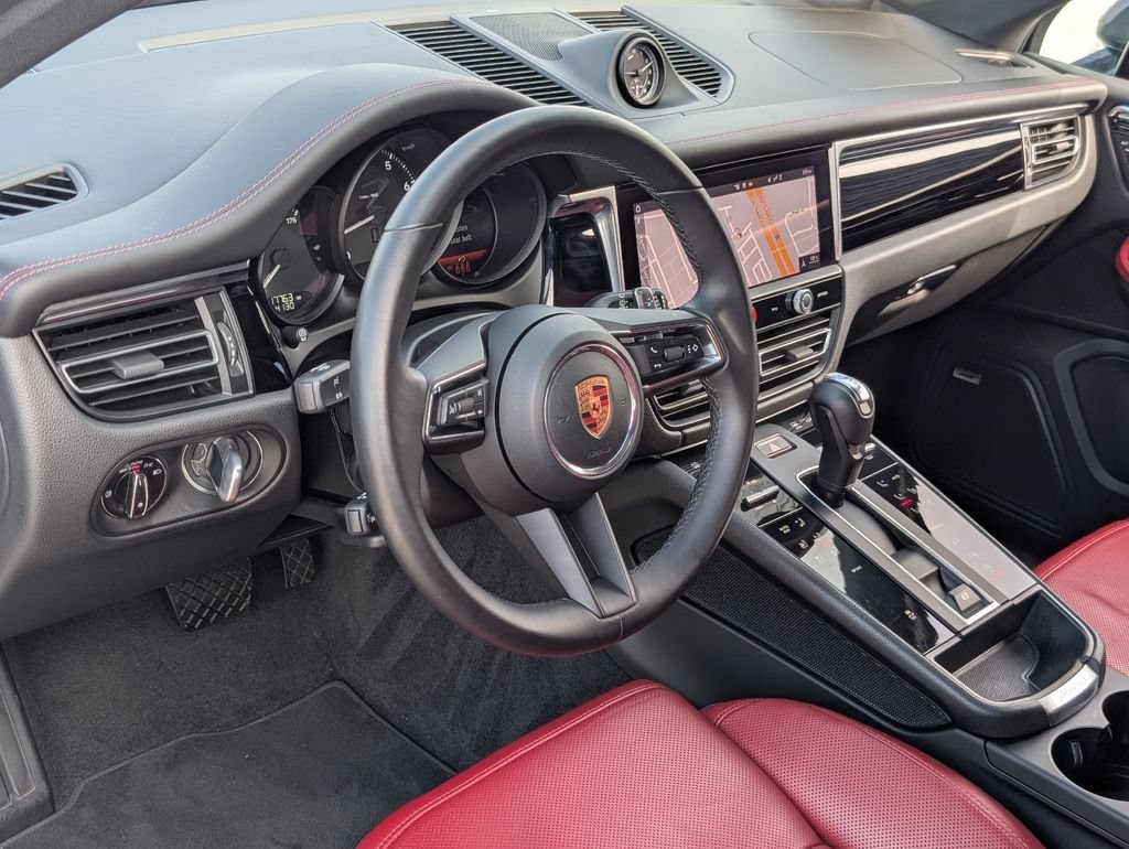 Certified 2024 Porsche Macan AWD/4WD image 4