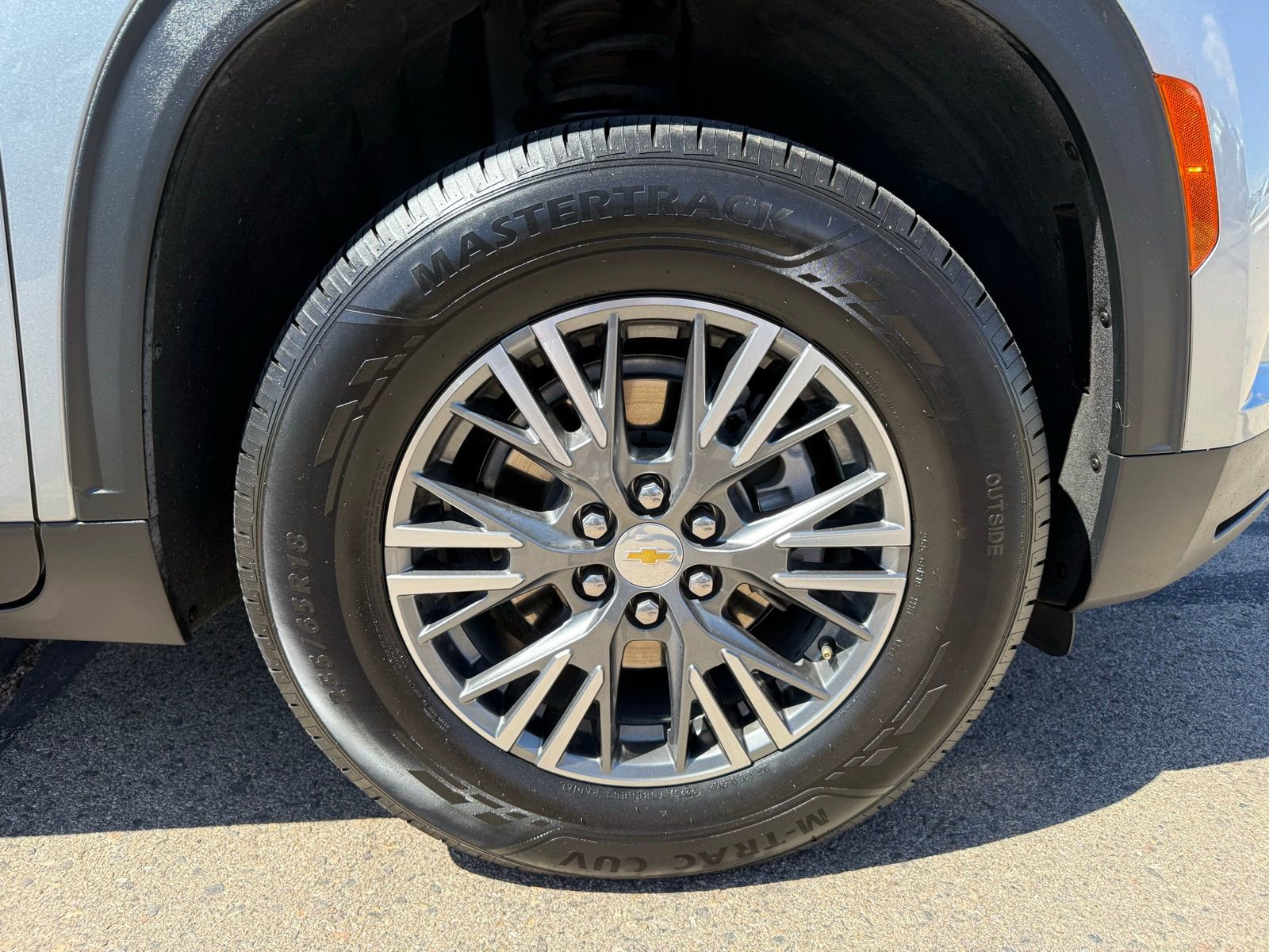 Used 2025 Chevrolet Traverse LT image 40