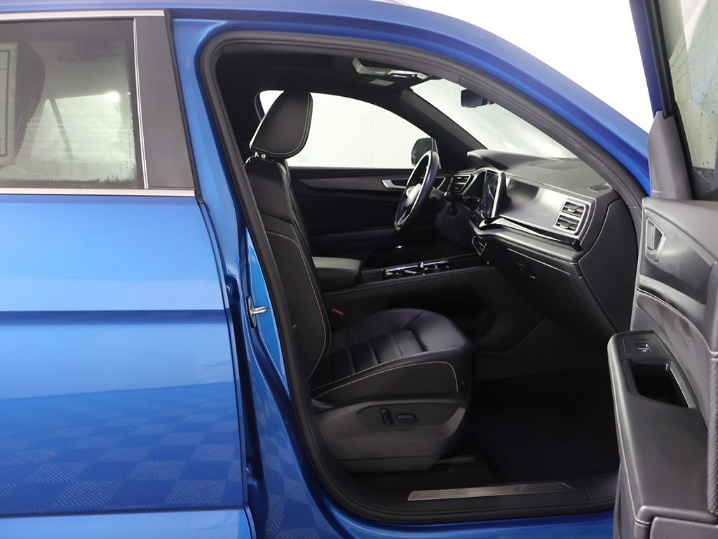 Used 2024 Volkswagen Atlas Cross Sport SEL R-Line image 31