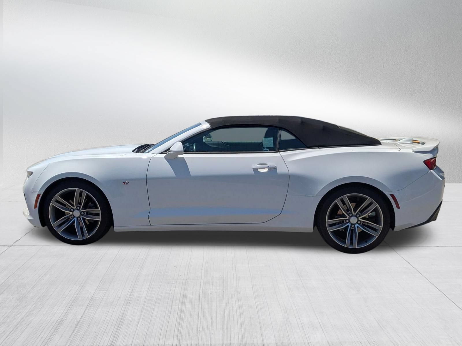 Used 2016 Chevrolet Camaro LT RWD image 2