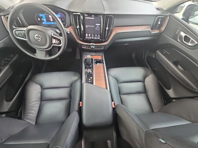 Used 2024 Volvo XC60 B5 Plus image 17