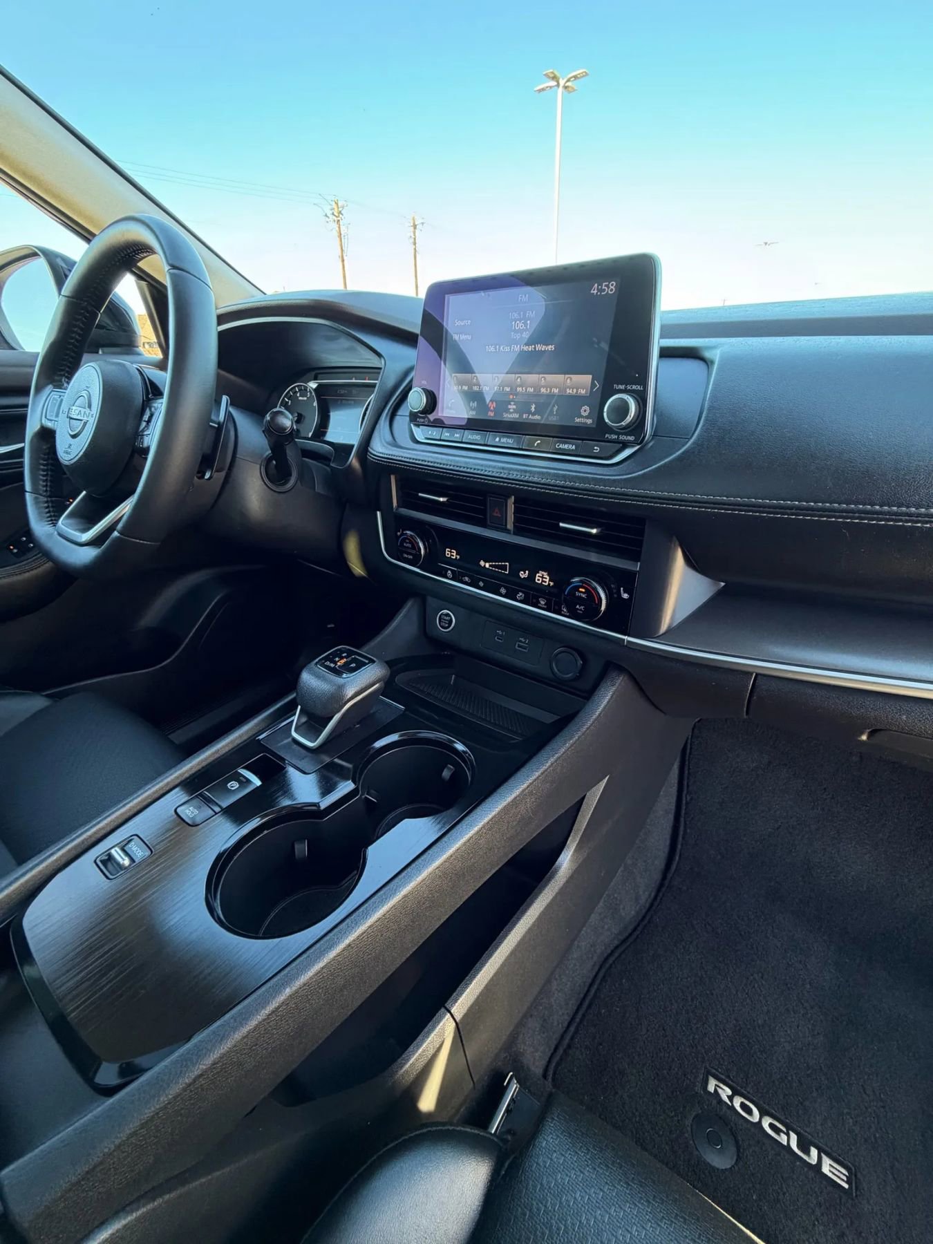 Used 2023 Nissan Rogue SV w/ SV Premium B Package image 23