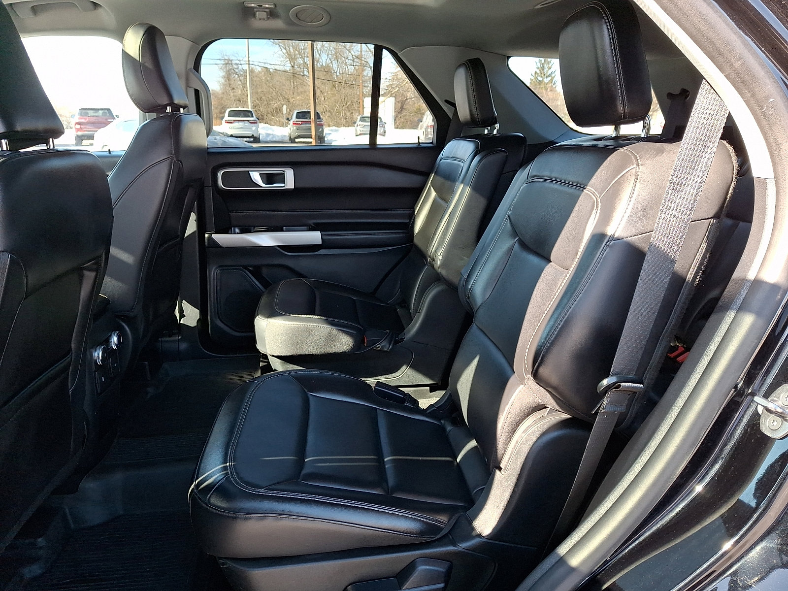 Used 2021 Ford Explorer XLT w/ Equipment Group 202A image 10