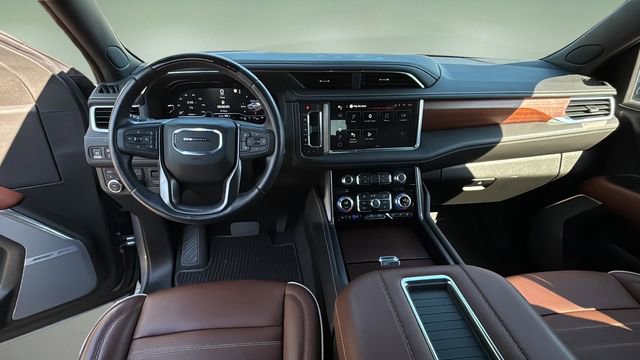 Used 2023 GMC Yukon Denali Ultimate AWD/4WD image 16