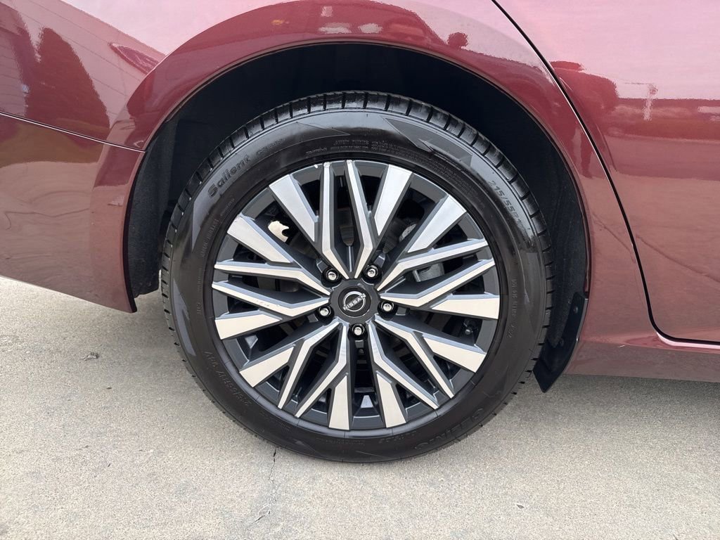 Used 2024 Nissan Altima 2.5 SV image 39