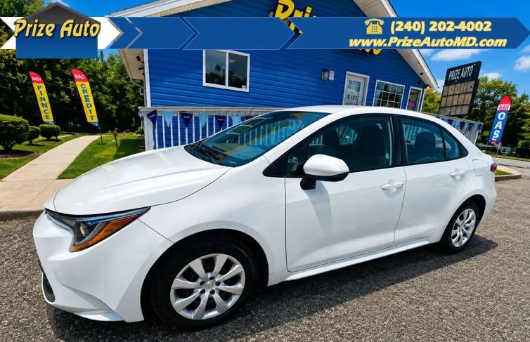 Used 2025 Toyota Corolla LE FWD image 1