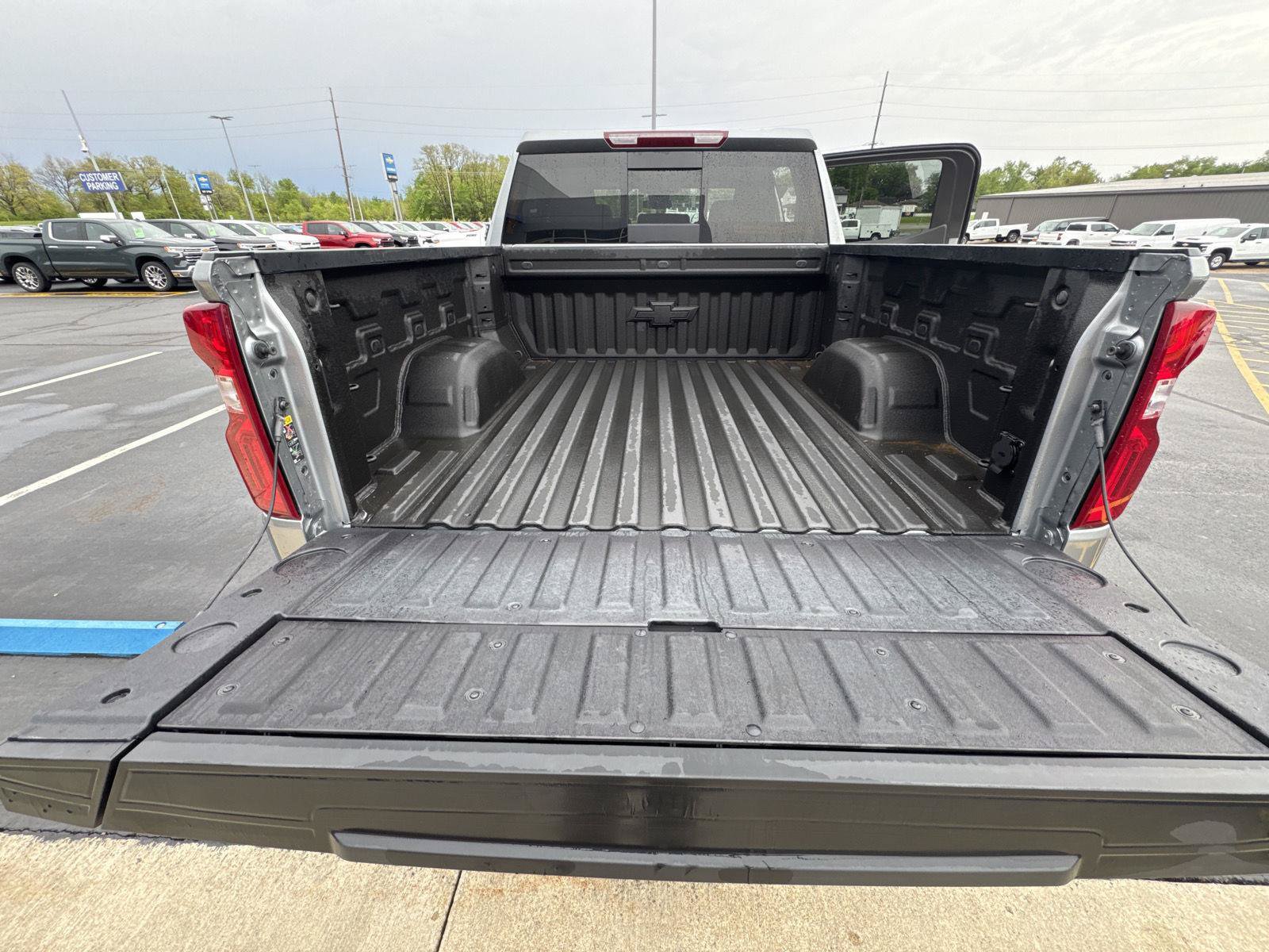 Used 2026 Chevrolet Silverado 1500 LT Trail Boss w/ LT Trail Boss Premium Package AWD/4WD image 11