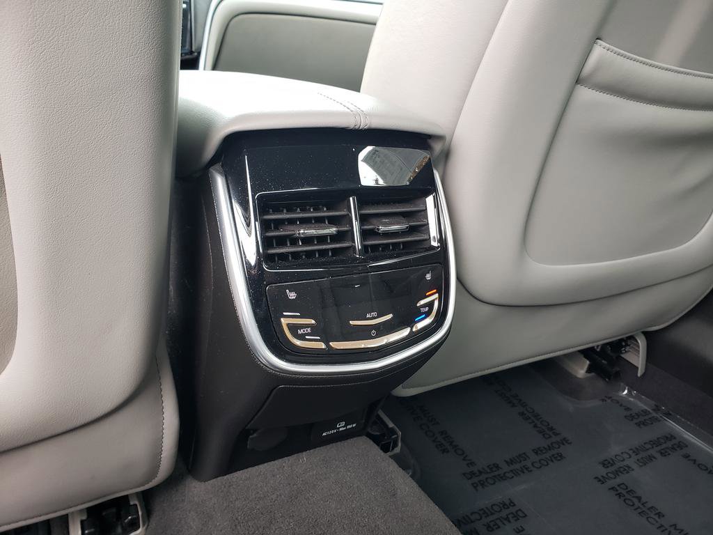 Used 2013 Cadillac XTS Premium image 16