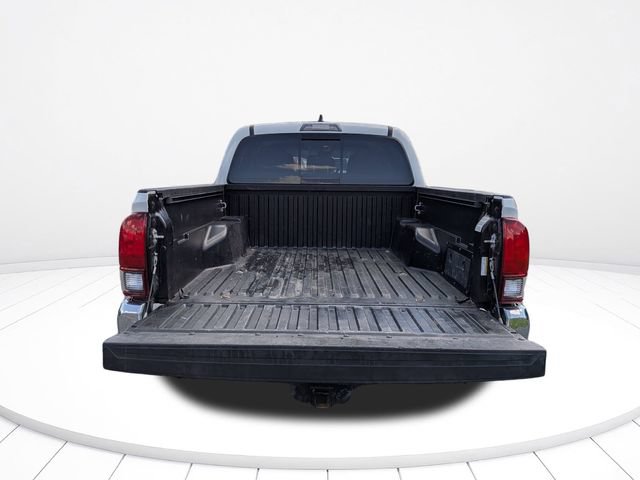 Used 2022 Toyota Tacoma SR5 RWD image 12