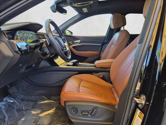Used 2022 Audi e-tron Premium AWD/4WD image 16