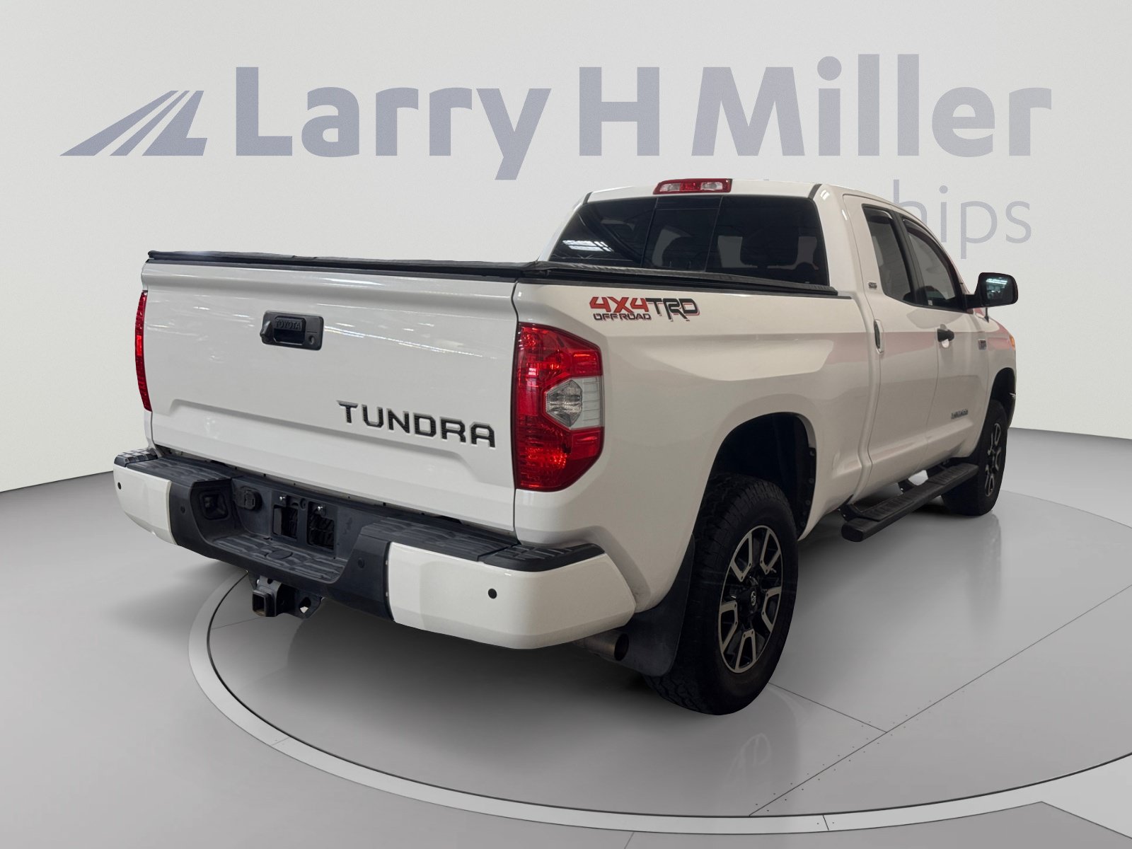 Used 2016 Toyota Tundra SR5 w/ TRD Off Road Package AWD/4WD image 5