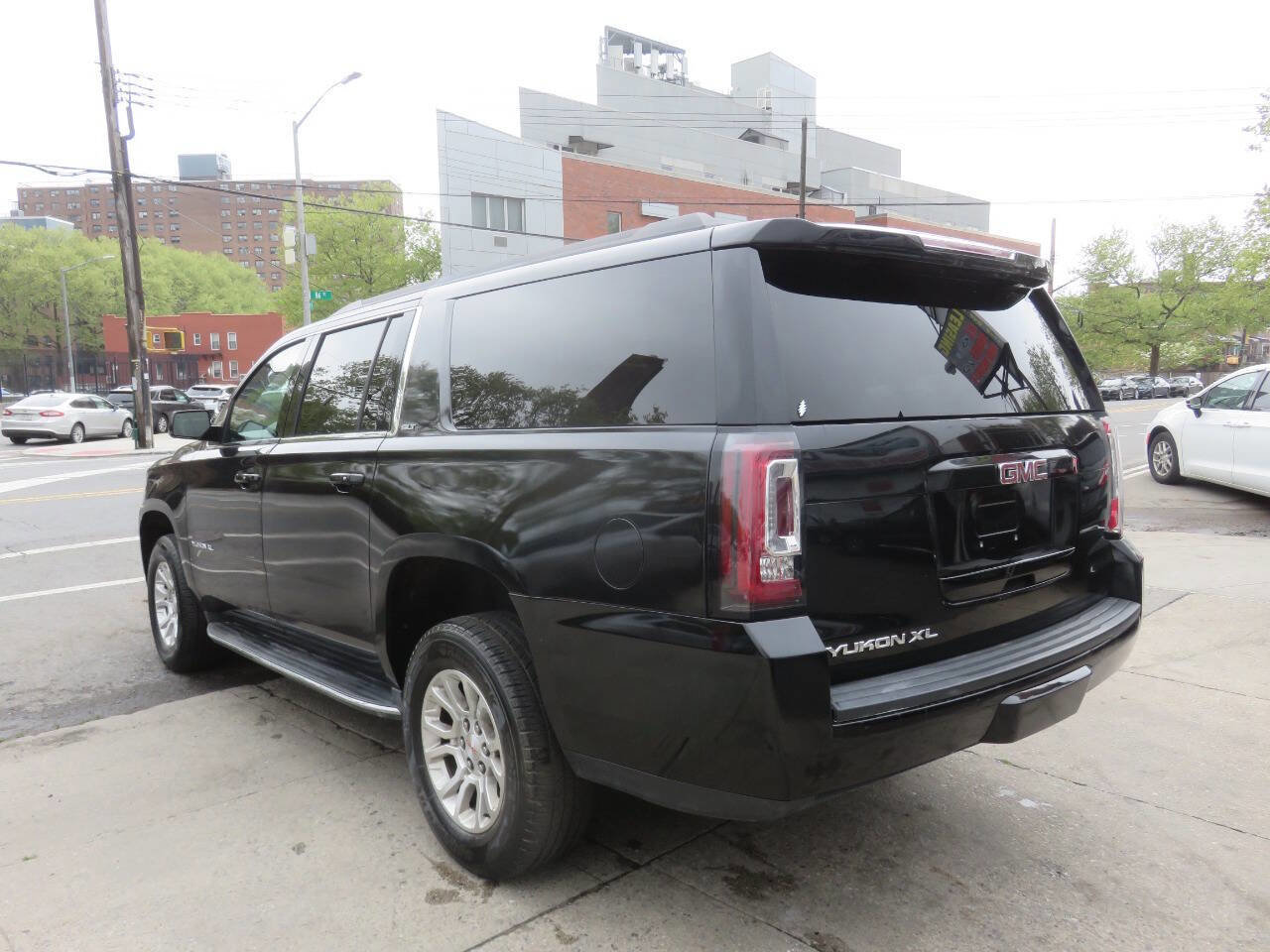 Used 2019 GMC Yukon XL SLT AWD/4WD image 5