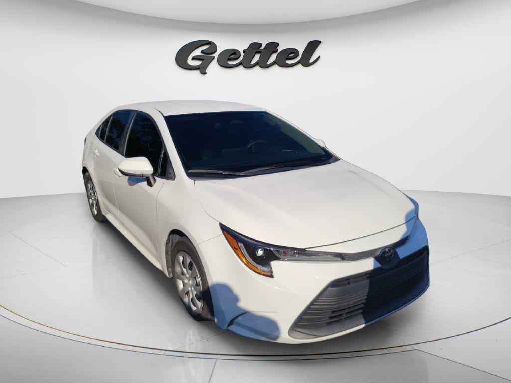 Used 2025 Toyota Corolla LE FWD image 2