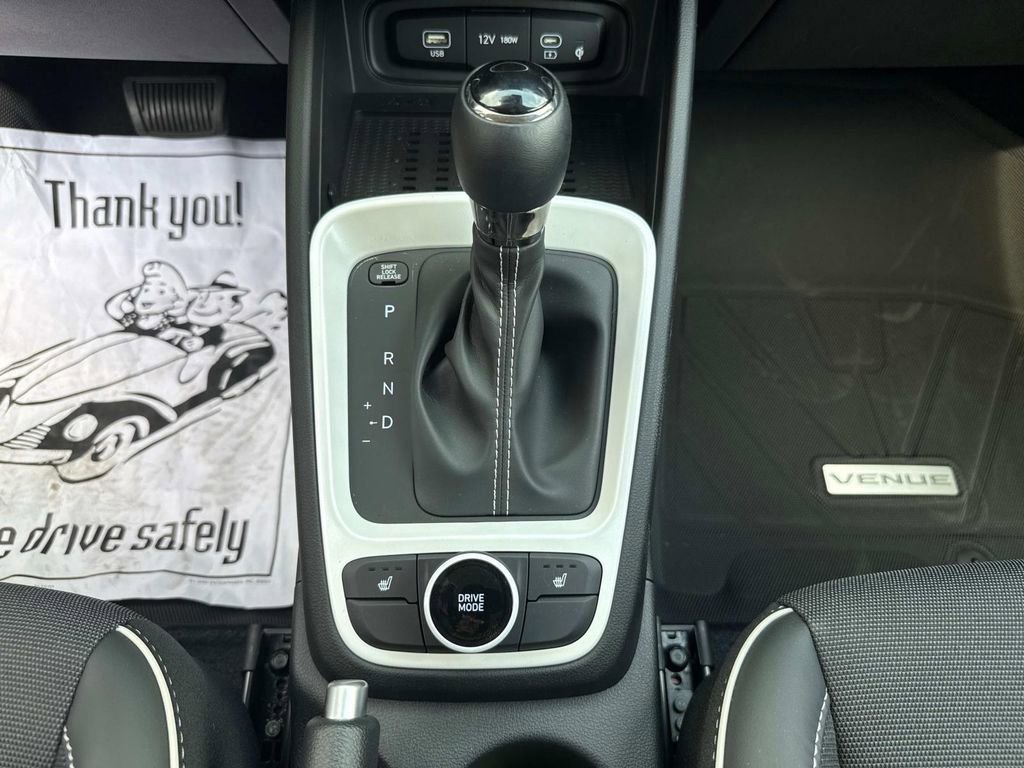 Used 2024 Hyundai Venue Limited image 24