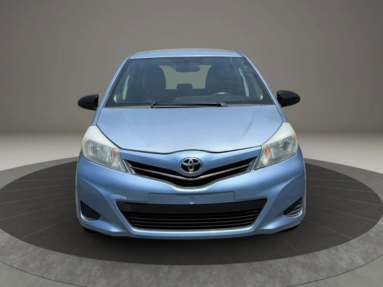 Used 2014 Toyota Yaris LE FWD image 2