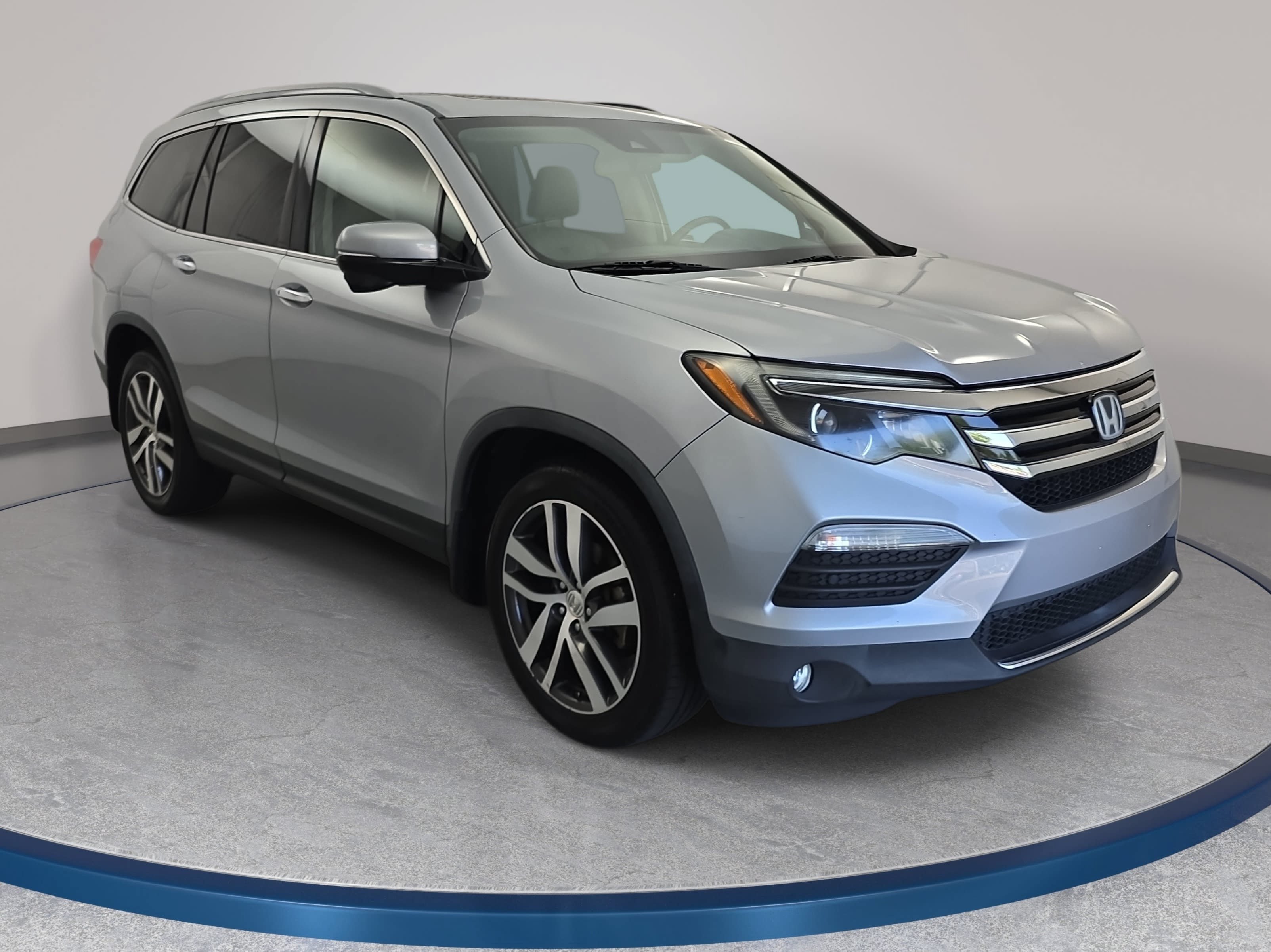 Used 2018 Honda Pilot Touring image 3