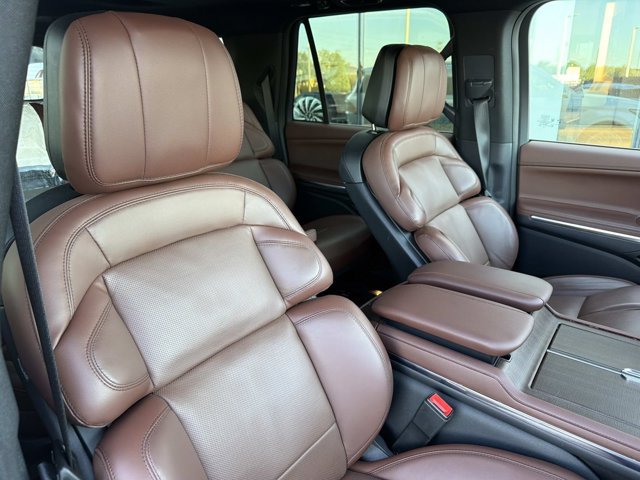 Certified 2026 Lincoln Navigator L Reserve AWD/4WD image 17