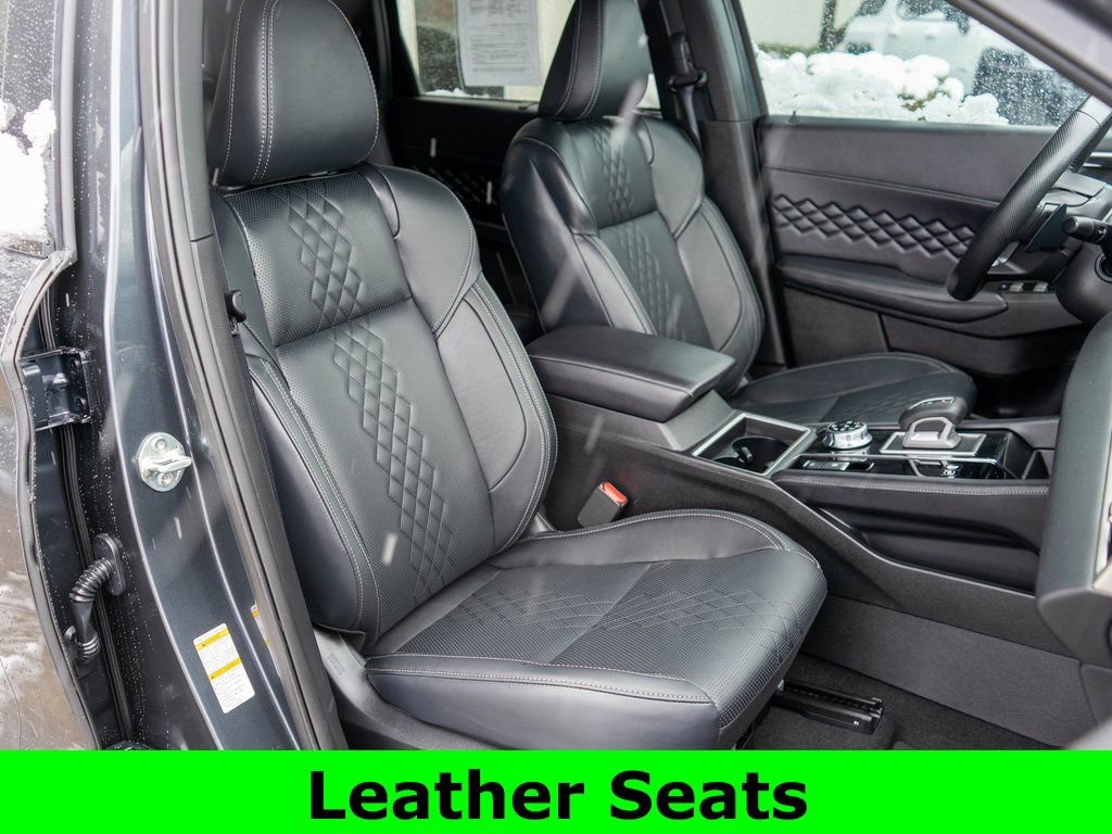 Used 2024 Mitsubishi Outlander 4WD Plug-In Hybrid image 9