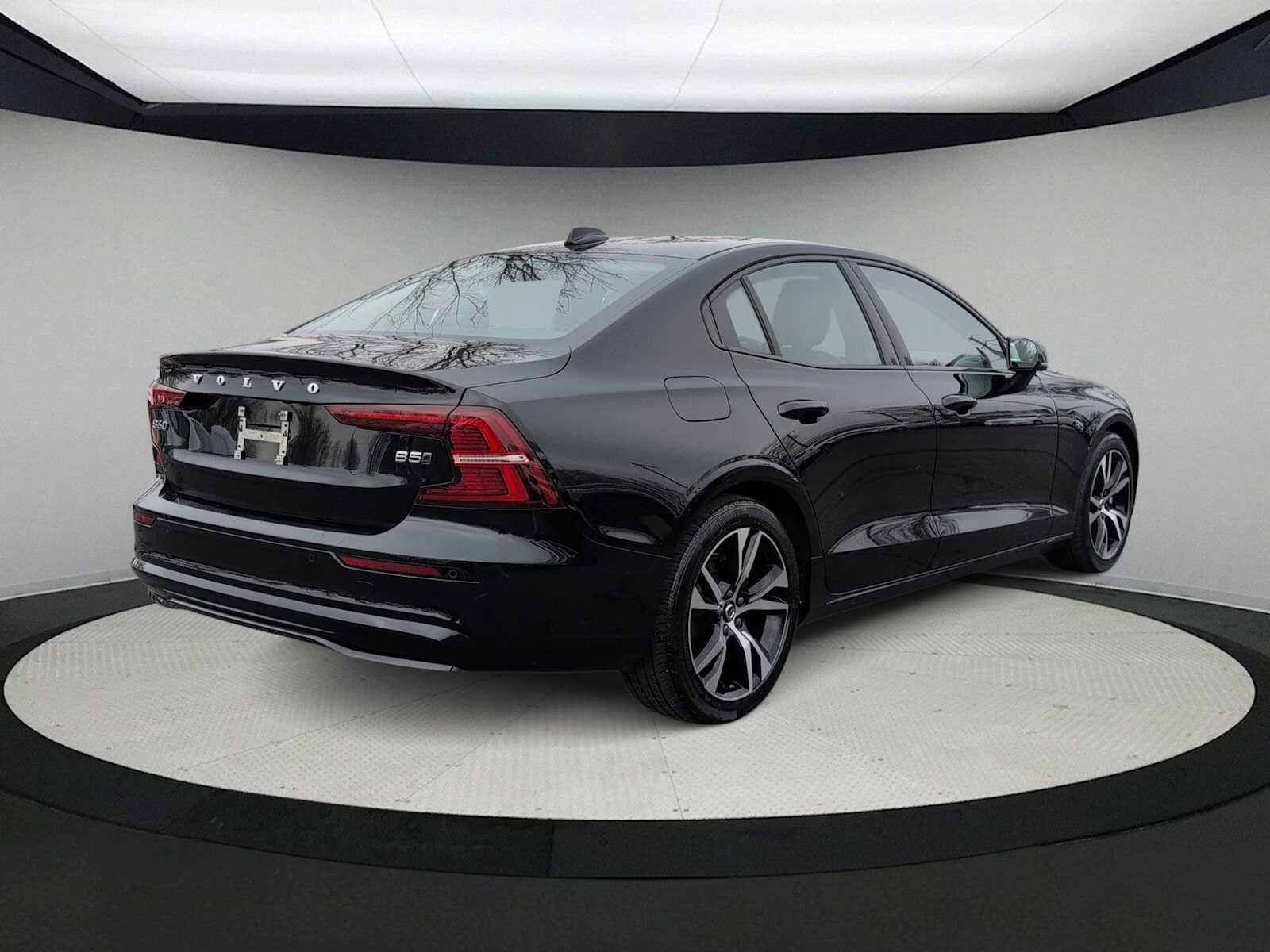 Used 2024 Volvo S60 B5 Core image 8