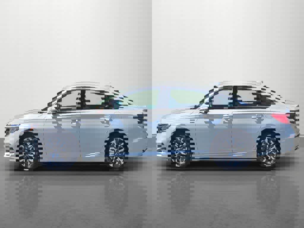 Used 2022 Honda Accord Hybrid image 3