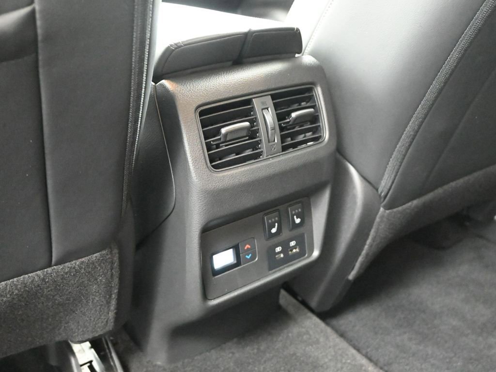 Used 2021 Nissan Rogue Platinum image 13