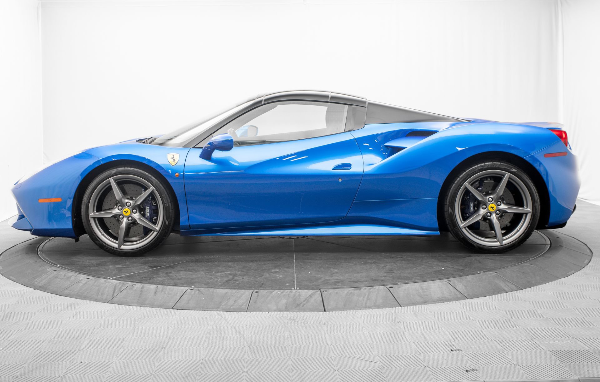 Used 2017 Ferrari 488 Spider RWD image 15