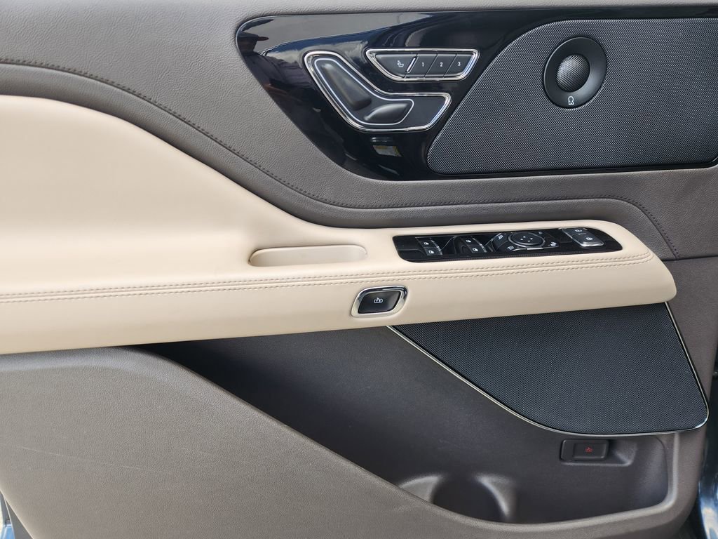 Used 2023 Lincoln Aviator Reserve w/ Equipment Group 201A image 23