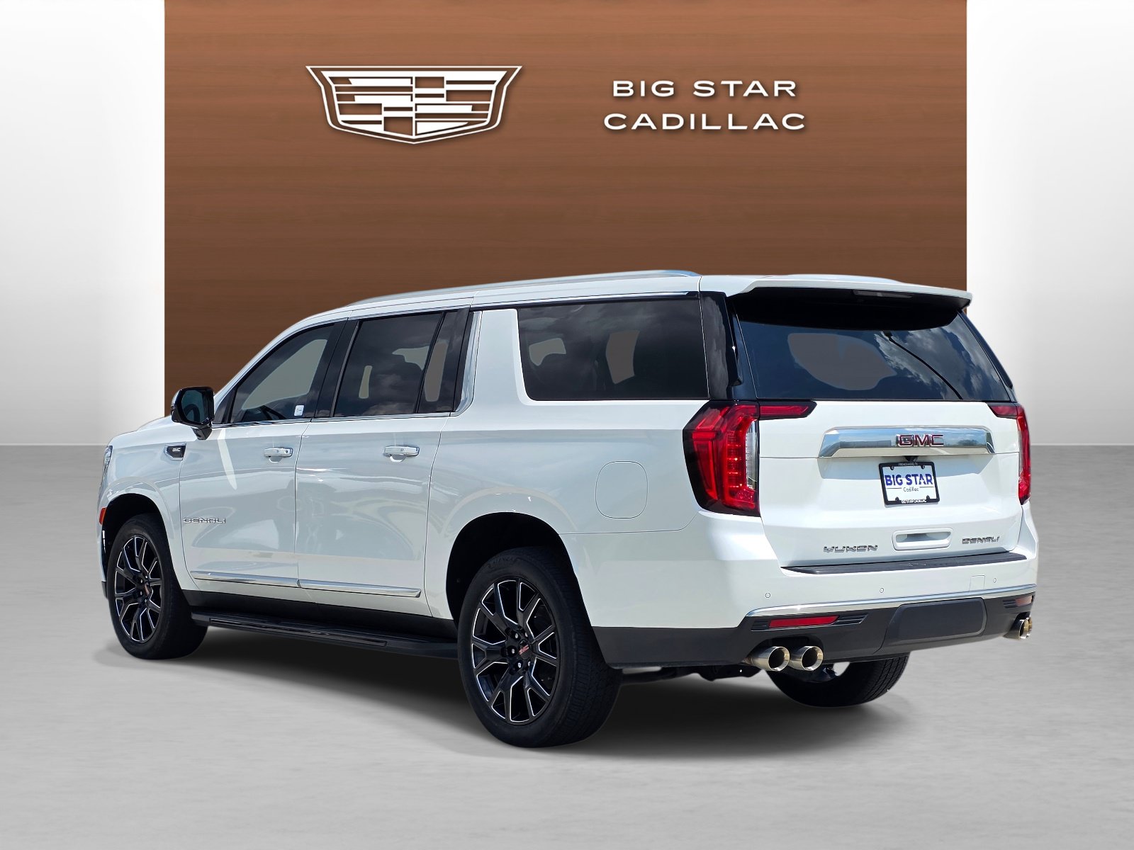 Used 2023 GMC Yukon XL Denali RWD image 3
