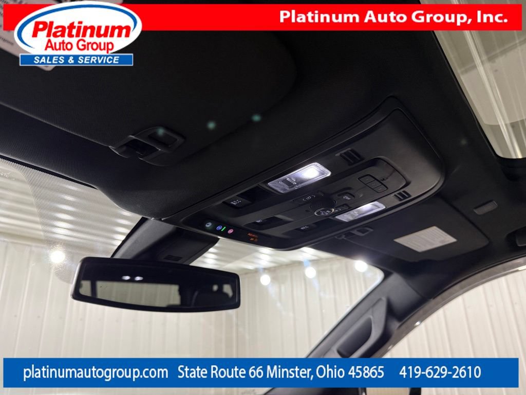 Used 2021 Chevrolet Suburban Z71 w/ Z71 Signature Package AWD/4WD image 24