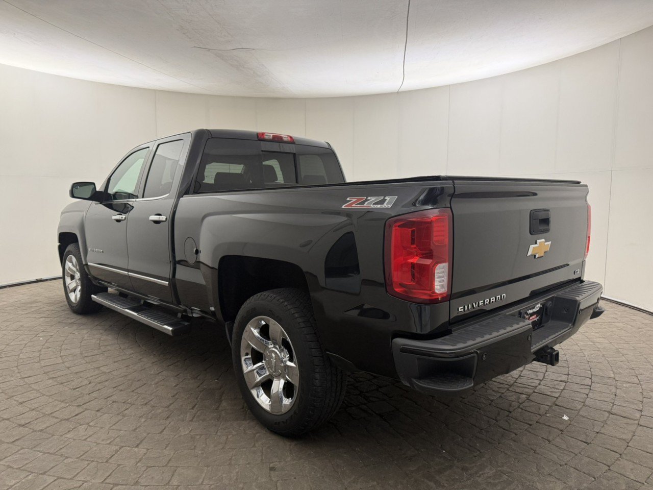 Used 2016 Chevrolet Silverado 1500 LTZ Z71 w/ LTZ Plus Package AWD/4WD image 6