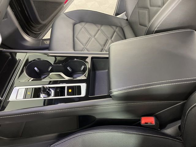 Used 2024 Volkswagen Atlas SE w/ Black Wheel Package image 28