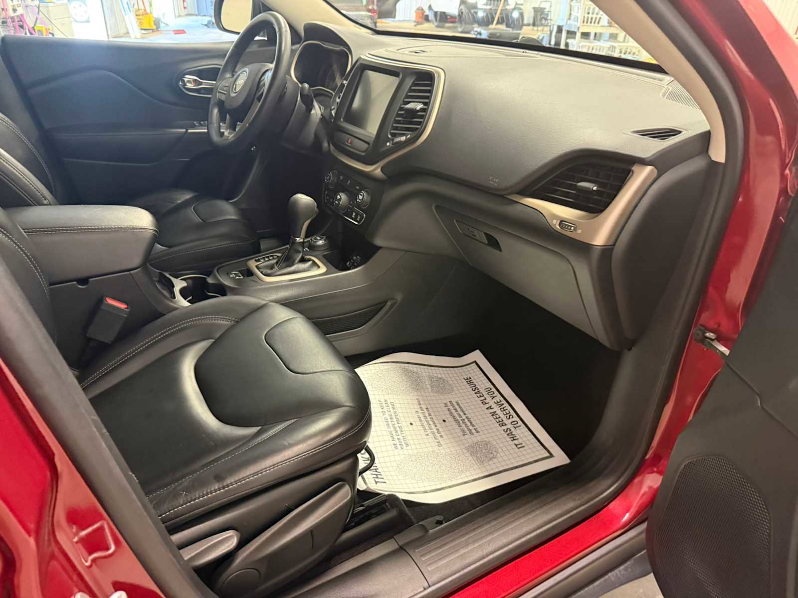 Used 2017 Jeep Cherokee Limited AWD/4WD image 25