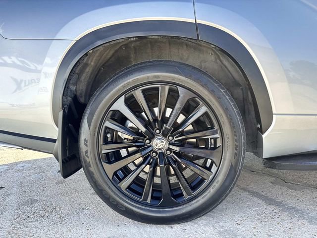 Used 2023 Toyota Highlander XSE FWD image 10