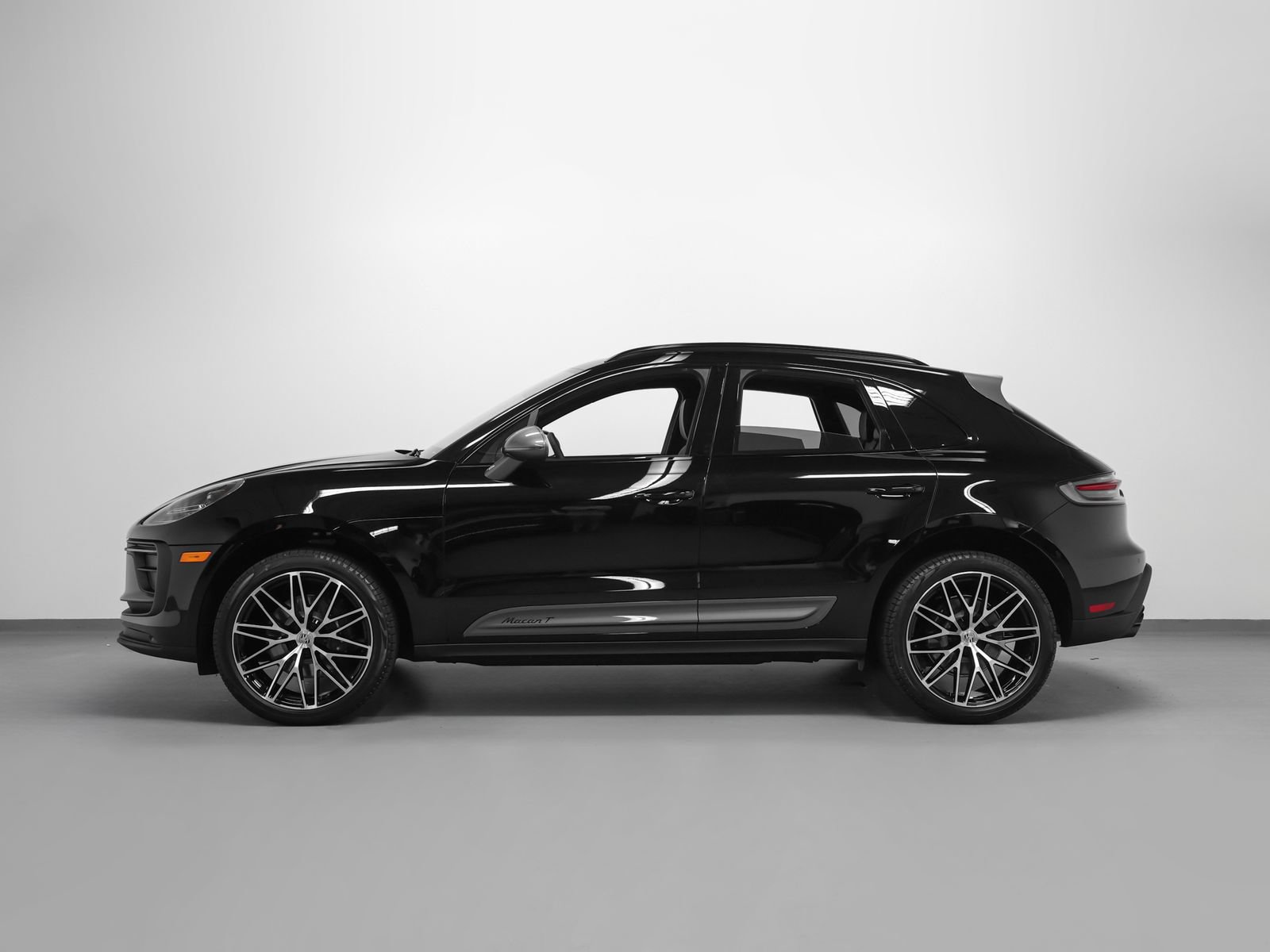 New 2026 Porsche Macan Turbo AWD/4WD image 2