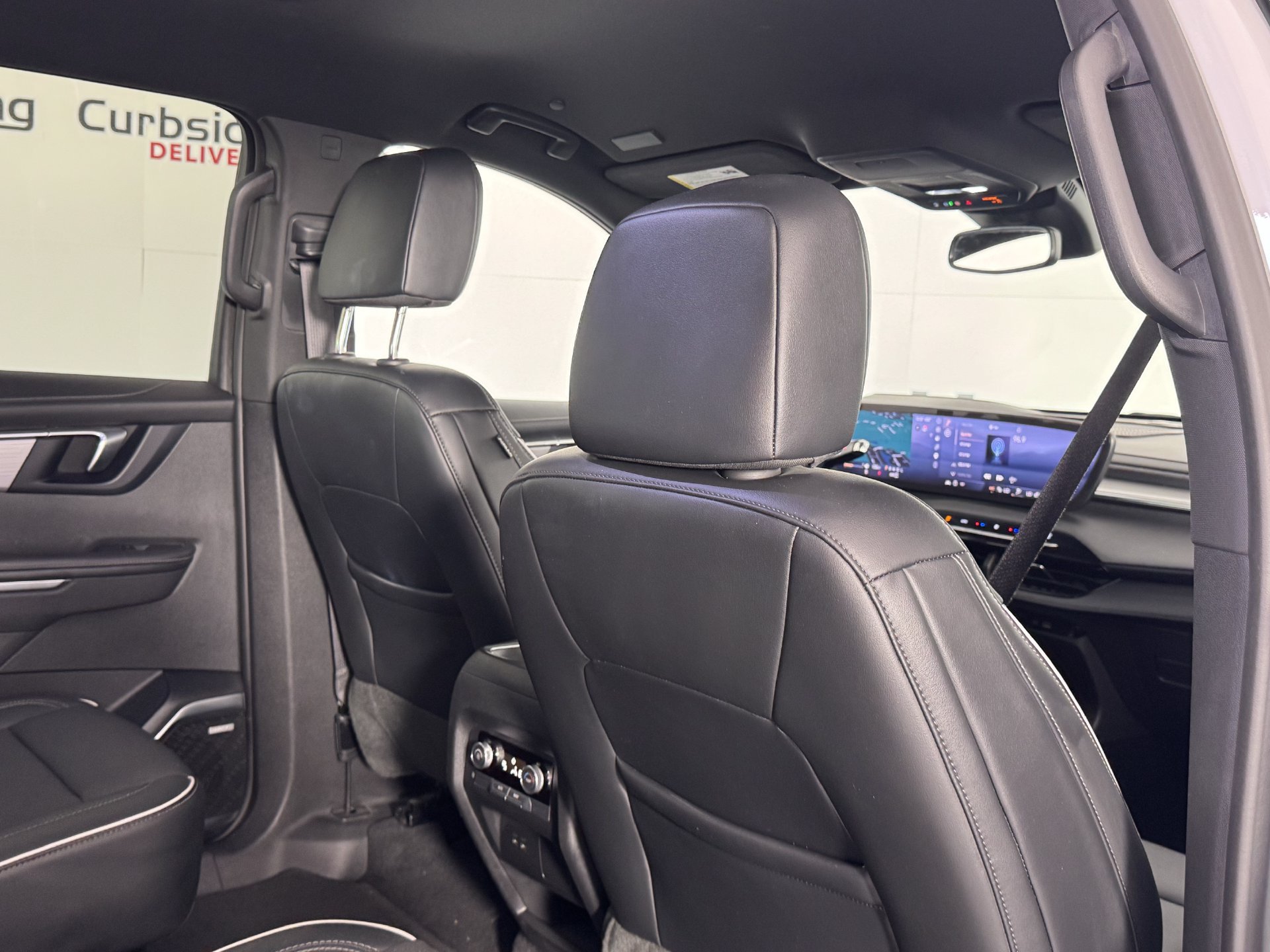 Used 2025 Buick Enclave Preferred AWD/4WD image 19