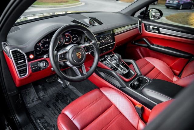 Used 2023 Porsche Cayenne Platinum Edition image 23