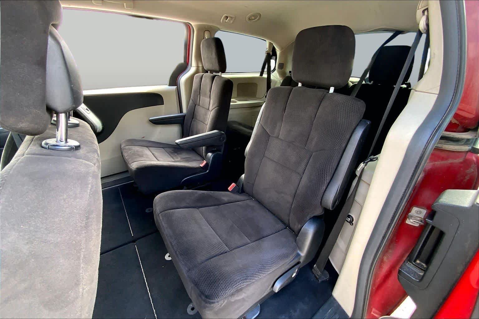 Used 2013 Dodge Grand Caravan SXT FWD image 21