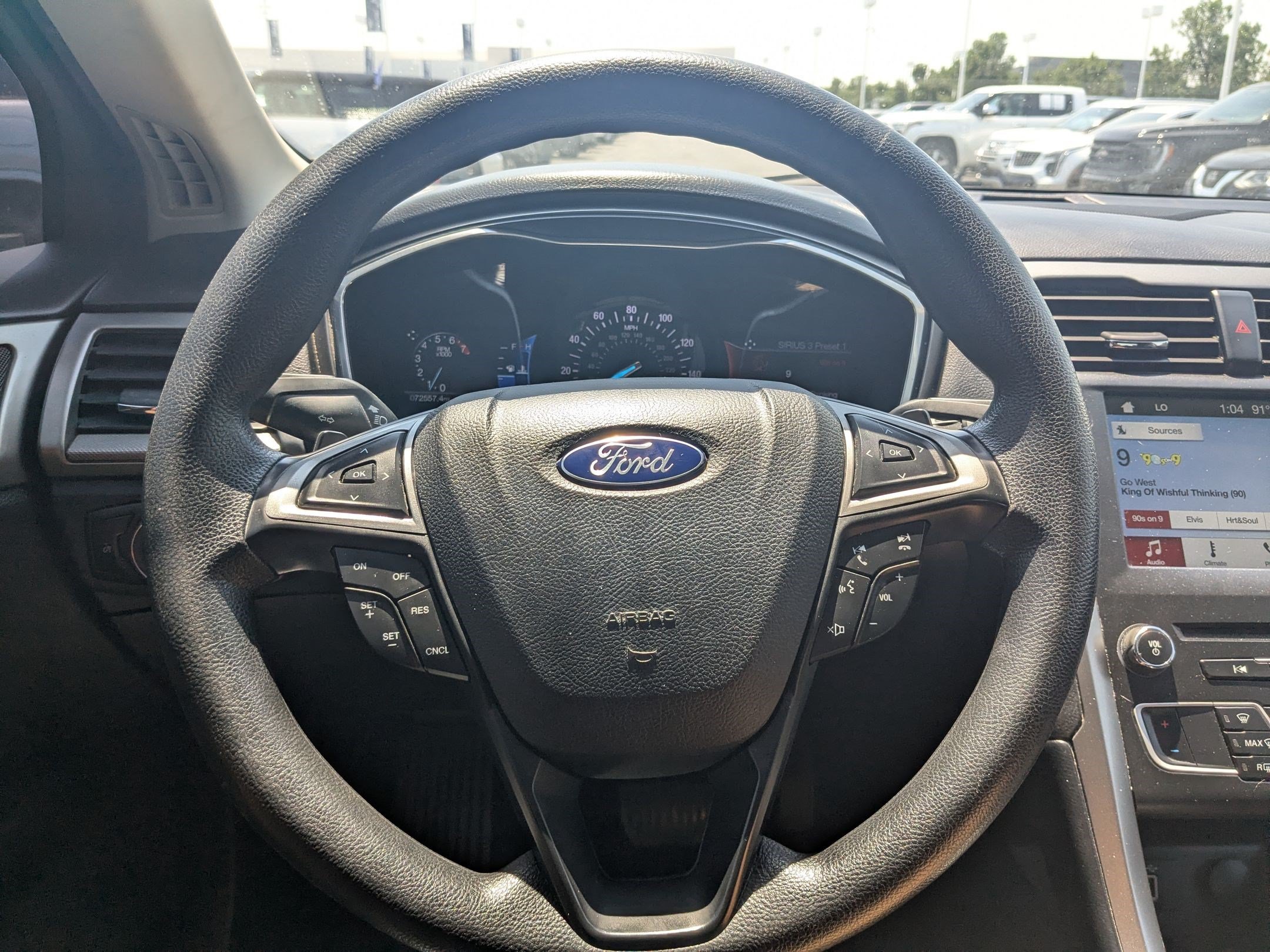 Used 2017 Ford Fusion SE w/ Fusion SE Technology Package FWD image 14
