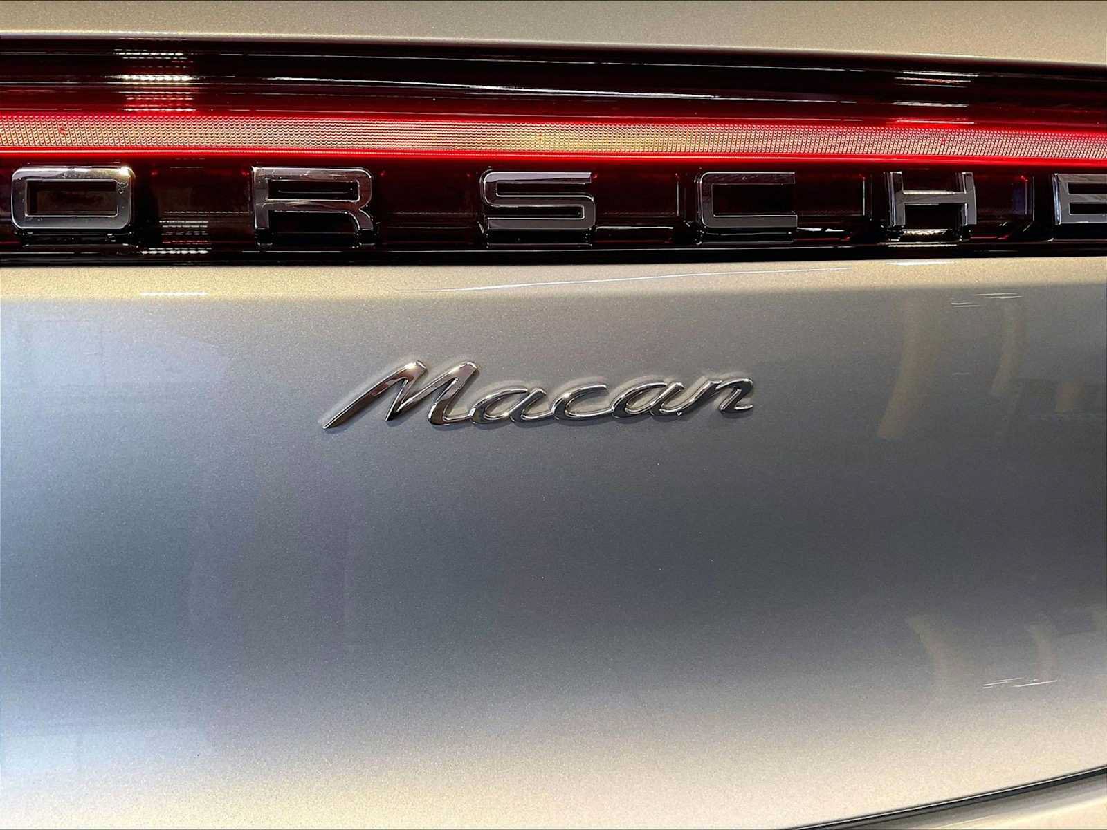 Certified 2023 Porsche Macan AWD/4WD image 35