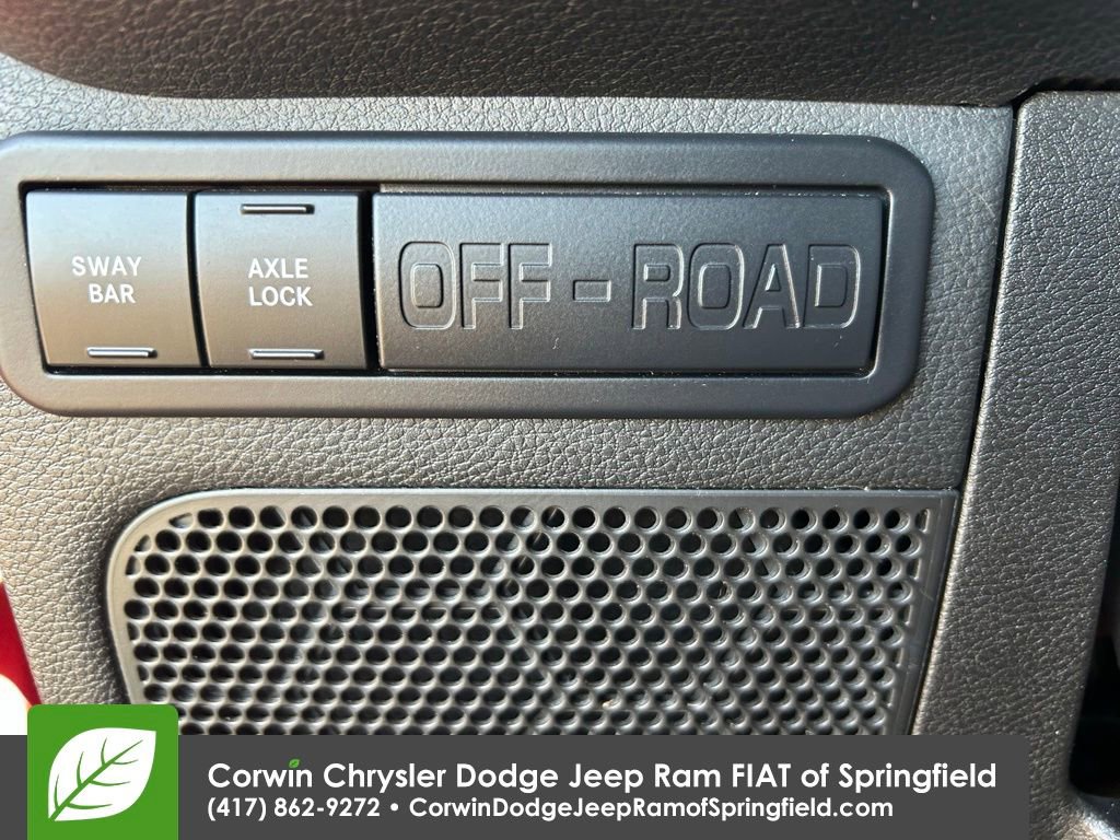 Used 2018 Jeep Wrangler Rubicon w/ Connectivity Group AWD/4WD image 14