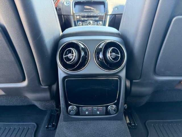 Used 2019 Jaguar XJ R-Sport RWD image 19