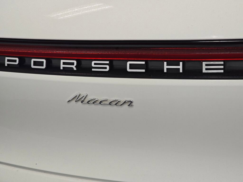 Certified 2025 Porsche Macan image 27