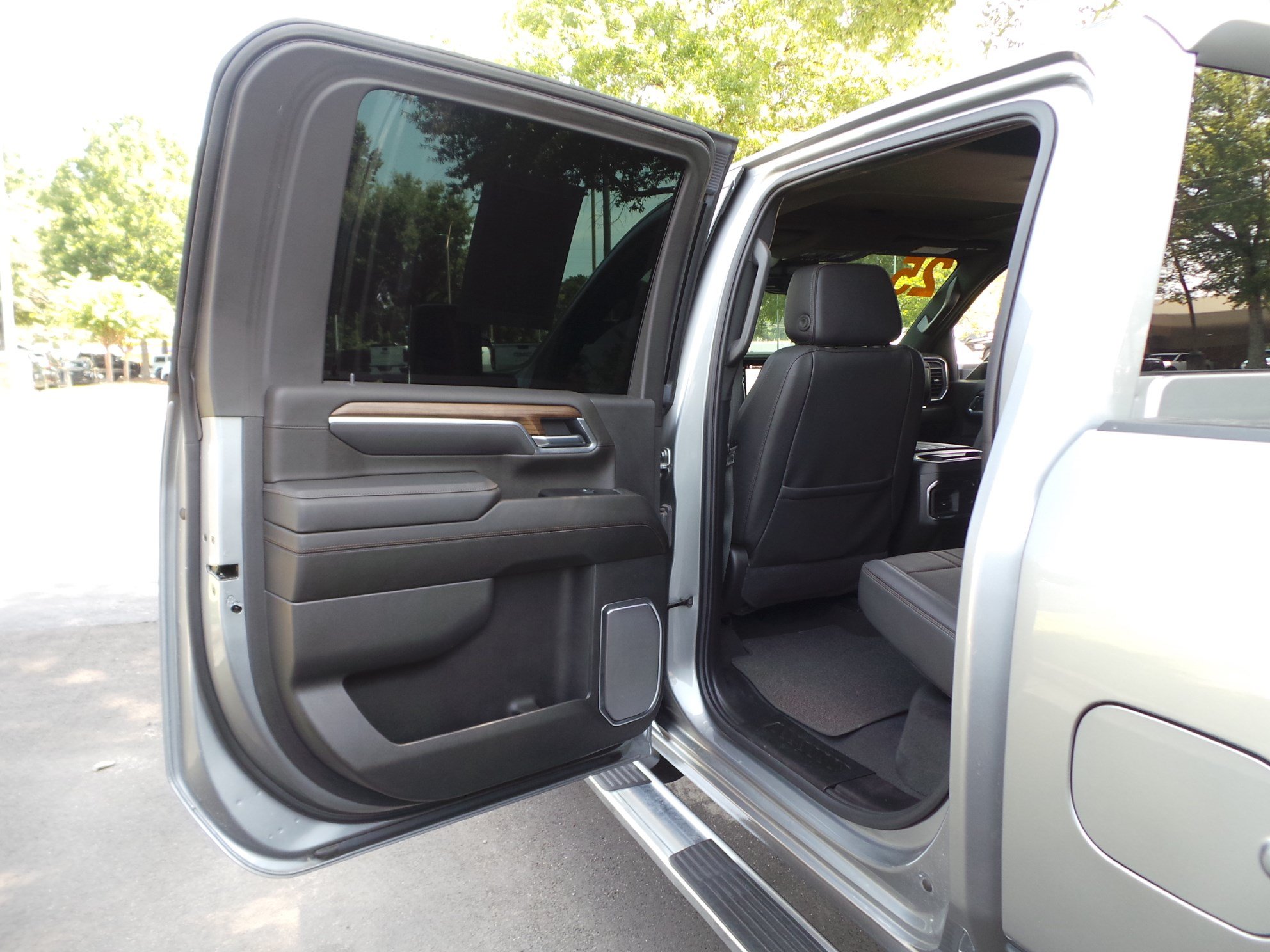 Used 2025 Chevrolet Silverado 3500 High Country w/ High Country Premium Package AWD/4WD image 40