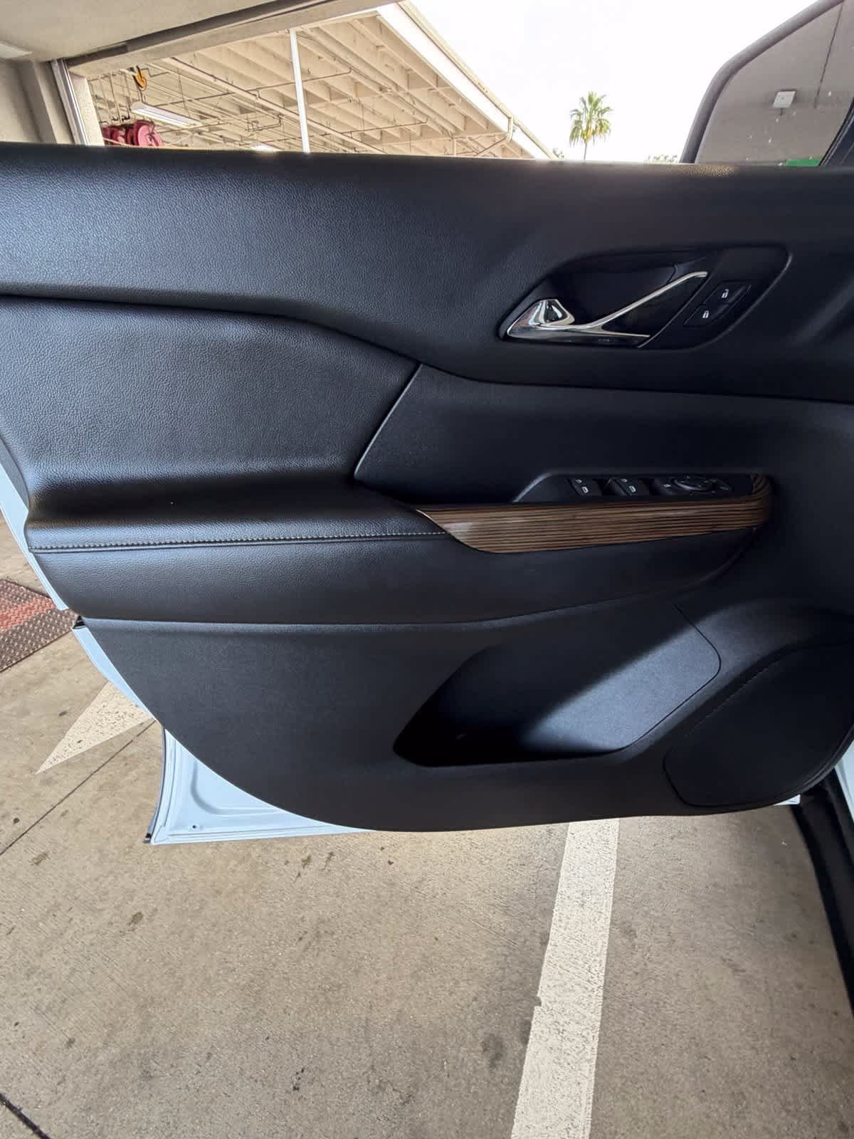 Used 2017 GMC Acadia SLE FWD image 17