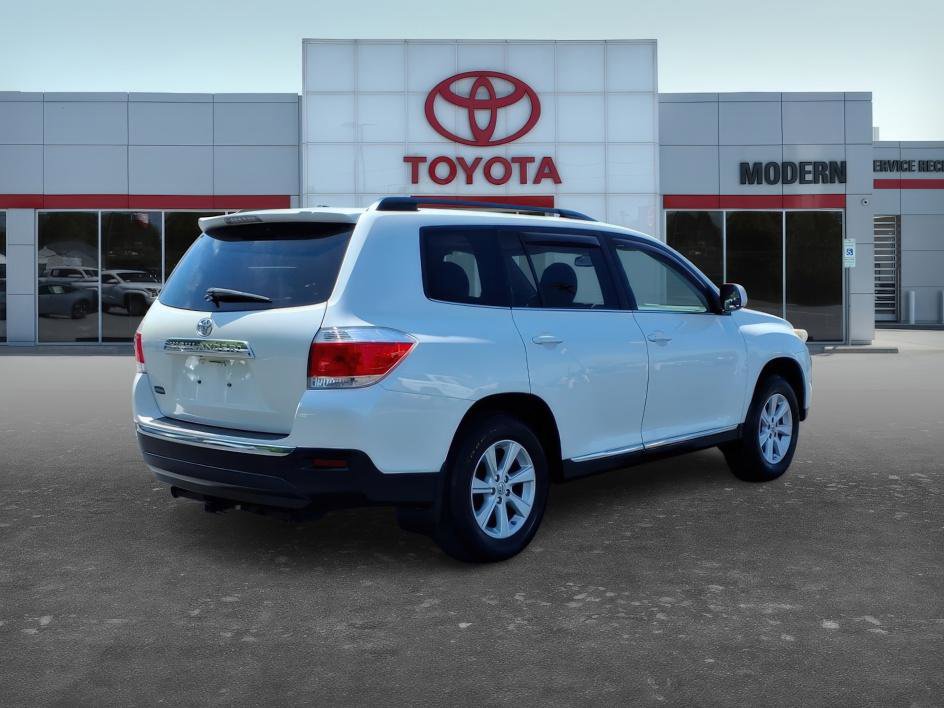 Used 2011 Toyota Highlander SE w/ Tow Pkg FWD image 6