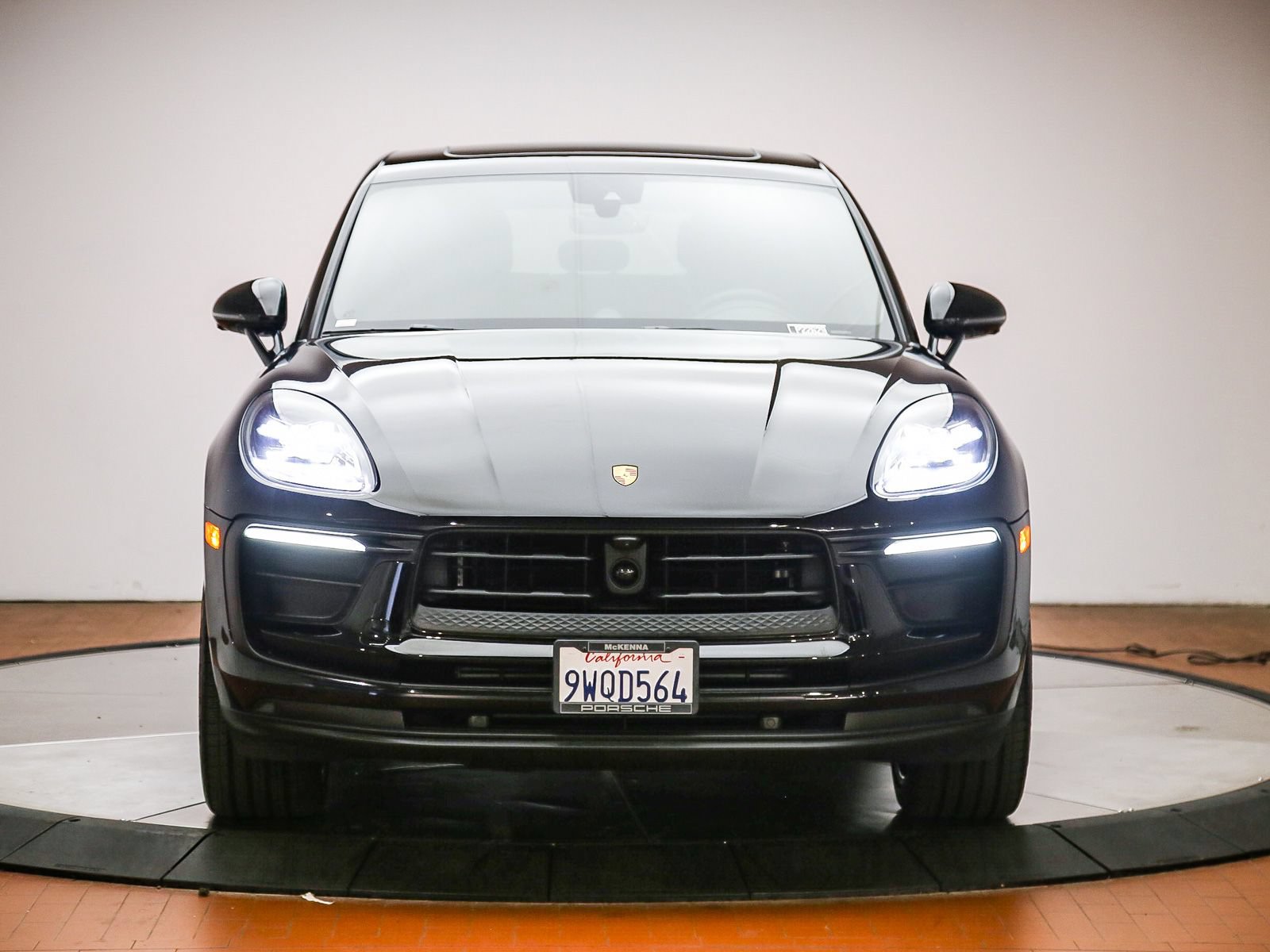 Certified 2026 Porsche Macan AWD/4WD image 10
